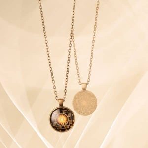 Alternative view of SriYantra – collana per attrarre abbondanza ed energia positiva